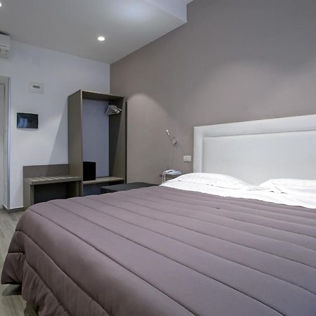 Hotel Bruman Salernes Extérieur photo